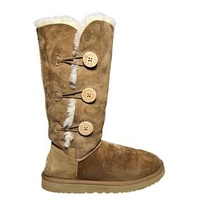 UGG Bailey Button Triplet II Chestnut Tan Brown Shearling Boots Women's Size 10